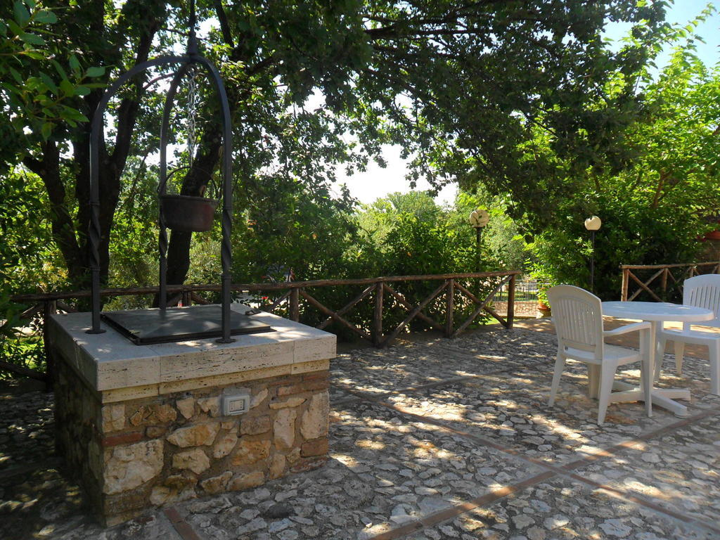 Aparthotel Casale Santa Caterina Amelia Habitación foto
